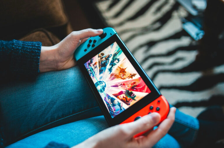 Top 5 Most Popular Mobile Games to Play at Home